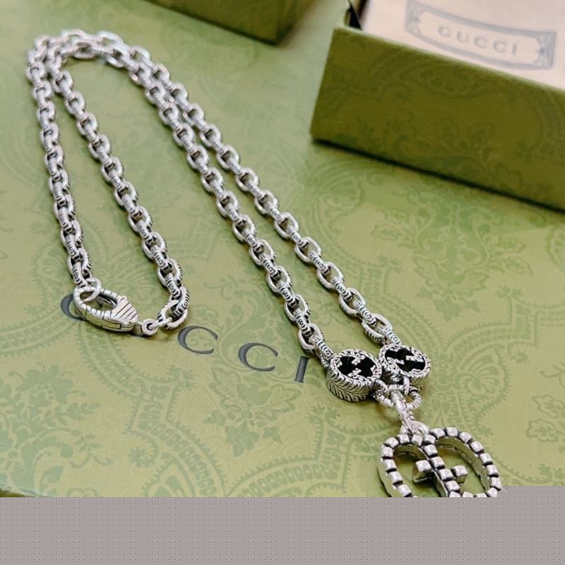 G*u*i necklaces